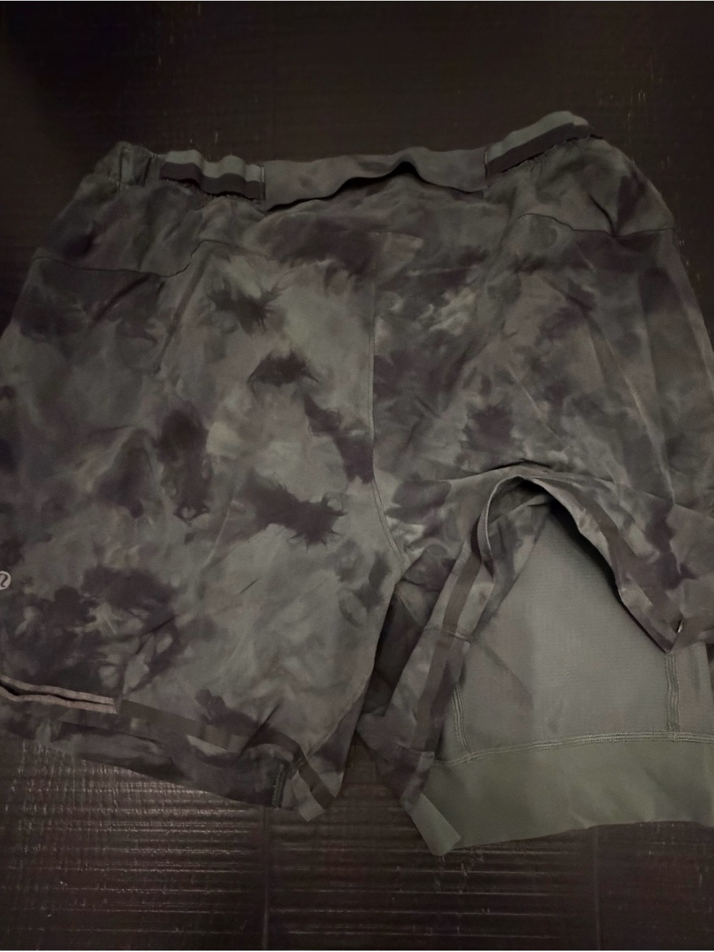 lululemon athletica Men's Tie-Dye Gray Athletic Shorts - Picture 3 of 5